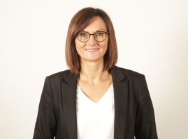Ansprechpartnerin Silvia Röhrig, Assistentin der Geschäftsleitung der Metallbau Röhrig GmbH & Co. KG aus Hosenfeld